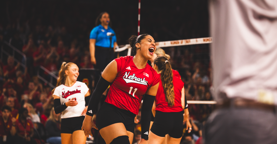 Huskers Sweep Red-Hot USC
